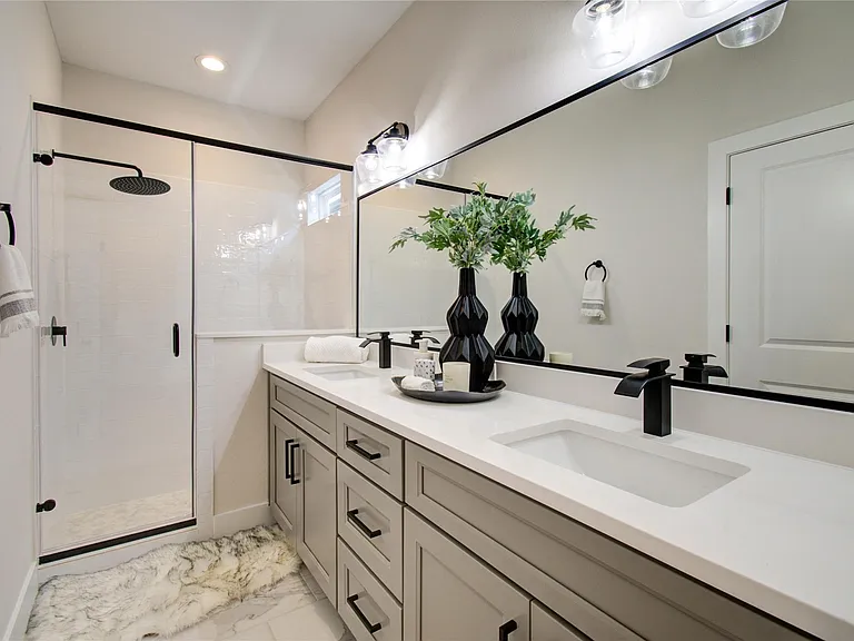 2626 W Tidwell Rd #B — Photo 4