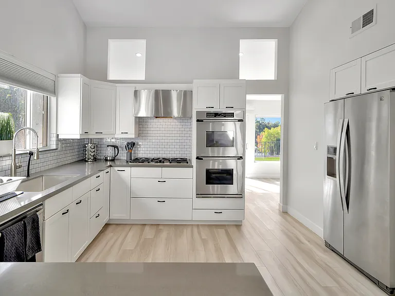 5565 Ostin Ave — Photo 4