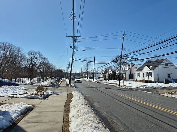 5th image of 3273 Washington Rd