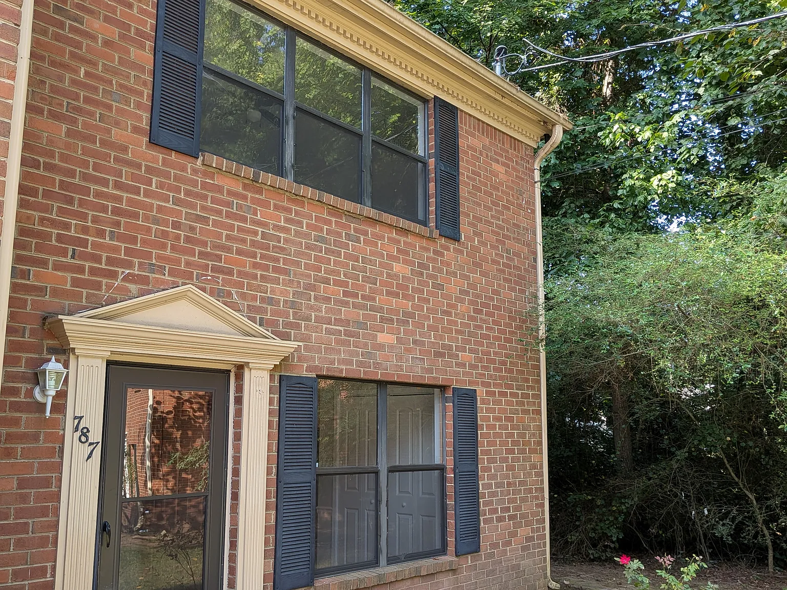 2 bed, 2.5 bath, 1400 sqft, $1,500 — Photo 2
