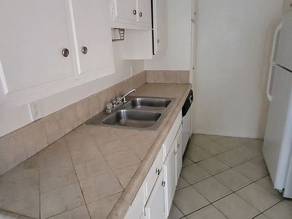 3rd image of 3676 Clarington Ave #2