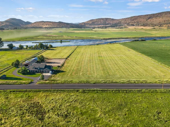 11251 Crystal Springs Rd, Klamath Falls, OR 97603