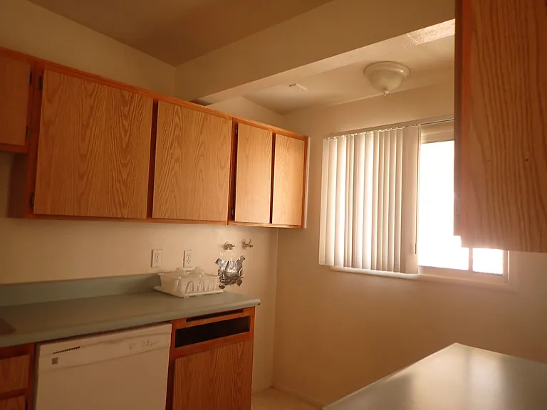 246 Kasmir St — Photo 4