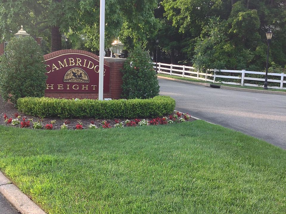 1st image of 394 Cambridge Dr #394