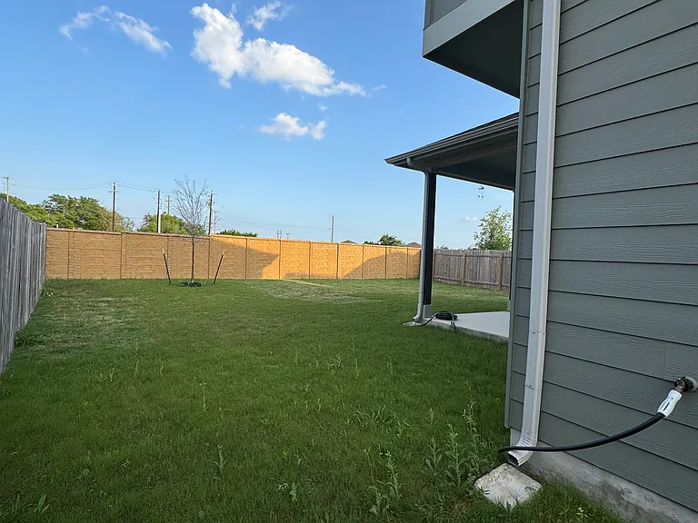 Marsh Ln — Photo 37