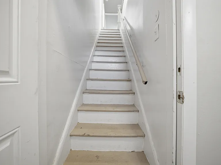 605 Dinwiddie St #B — Photo 5