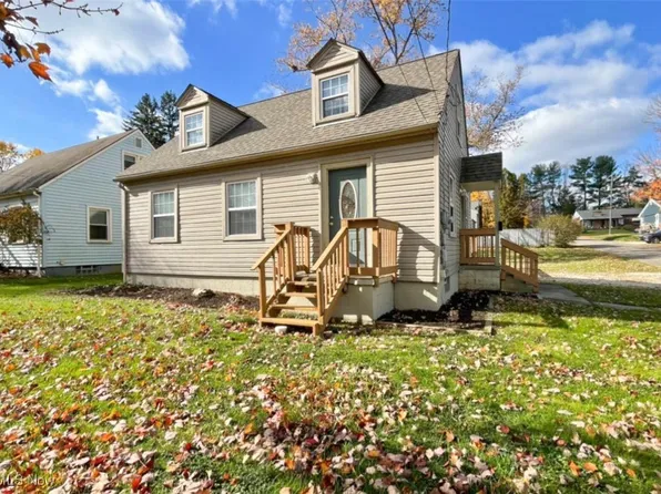 102 S Roanoke Ave, Austintown, OH 44515