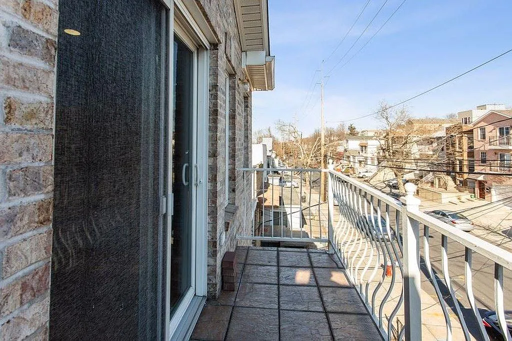 293 Terrace Ave — Photo 2