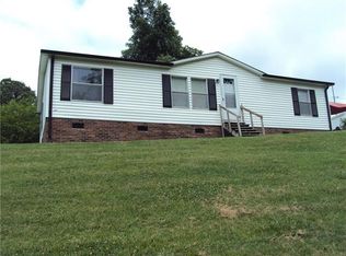 1525 2nd St SW, Hickory, NC 28602