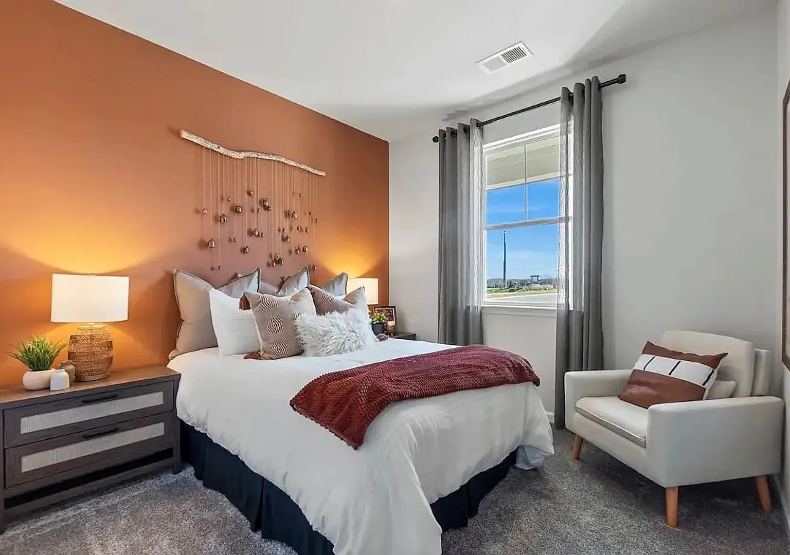 Room in 4 Bedroom Home in Monroe — Photo 4