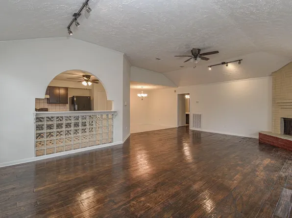 16126 New Field Dr, Houston, TX 77082