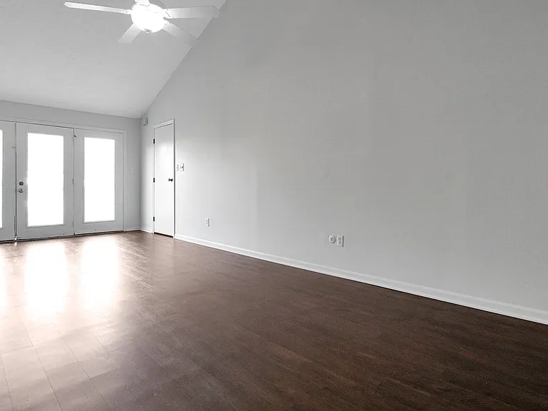 3323 Kristin Ct — Photo 5