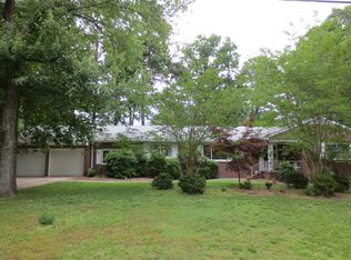 1004 York Warwick Dr, Yorktown, VA 23692