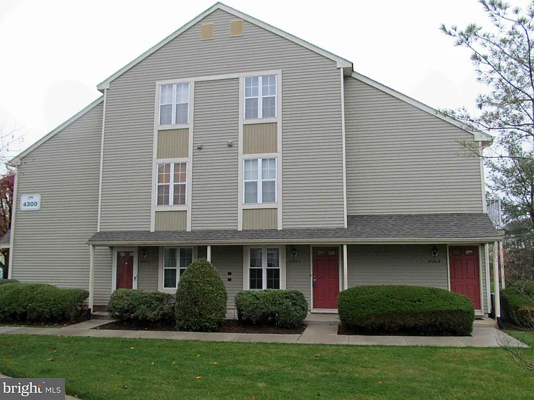 4305A Fenwick Ln — Photo 2