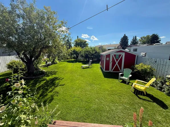807 8th Ave SE, High River, AB T1V 1K9