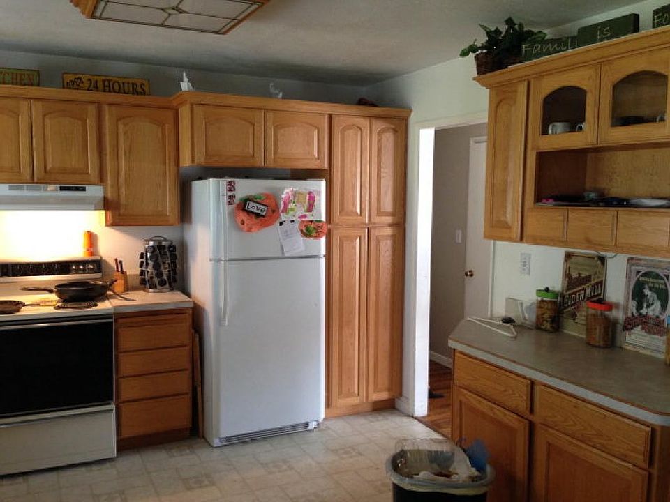 2nd image of 1160 Merrett Dr