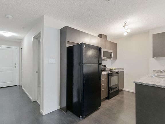 3rd image of 344 Windermere Rd NW #330