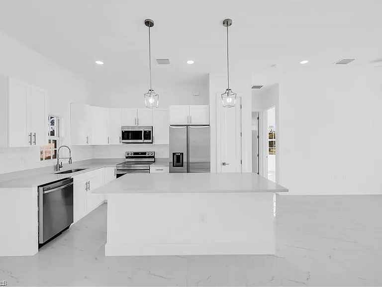 3312 11th St W — Photo 10