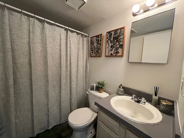 Lexington Manor Apartments — Photo 23