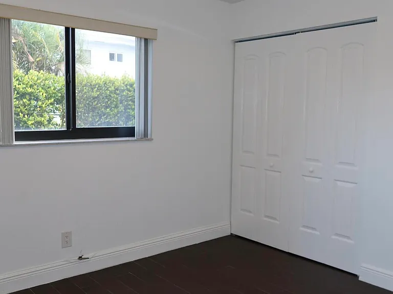 50 SE 12th St #1670 — Photo 12