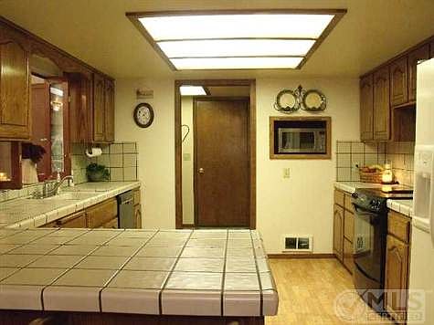 5th image of 851 Ferndale Ln
