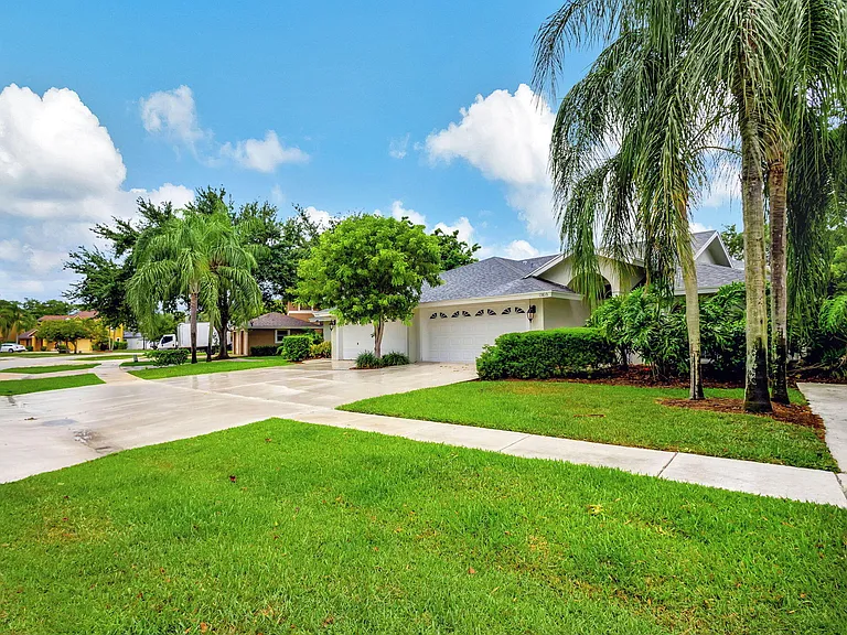 13810 Yarmouth Dr — Photo 13