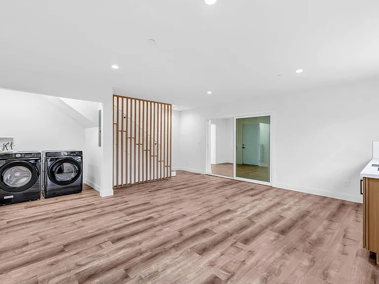 490 Jean Cir — Photo 29
