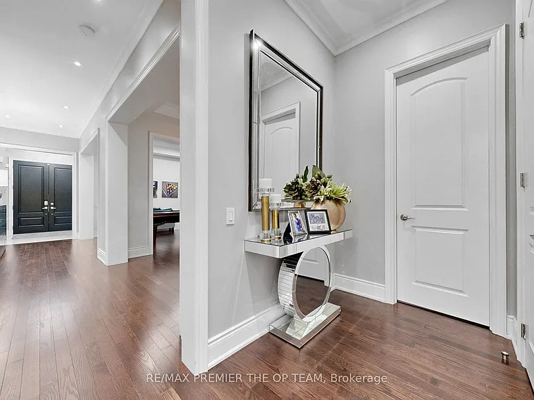 60 Chesney Cres — Photo 9