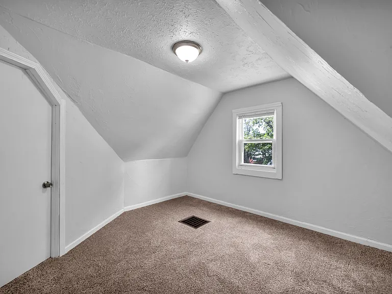 5505 South Blvd — Photo 21