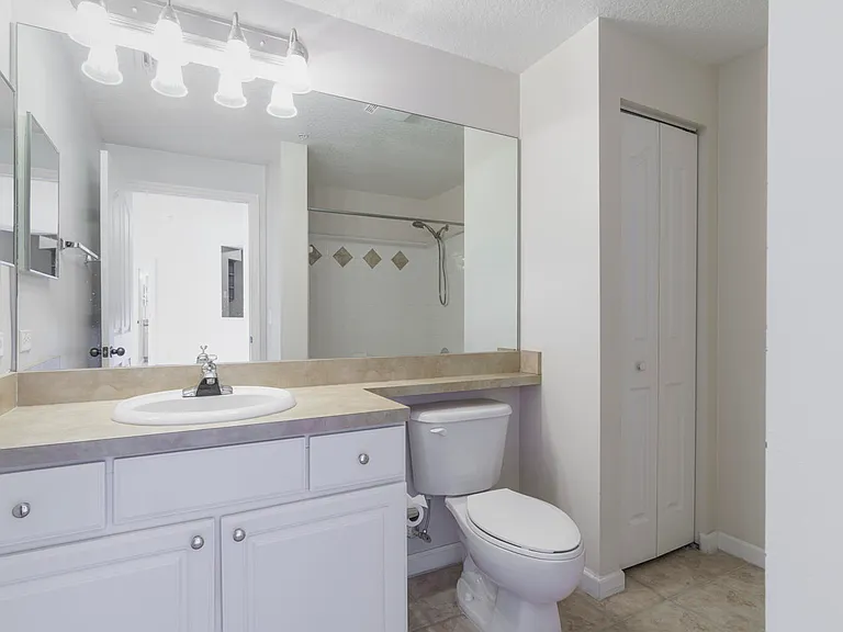 1201 Myrtlewood Cir E — Photo 12