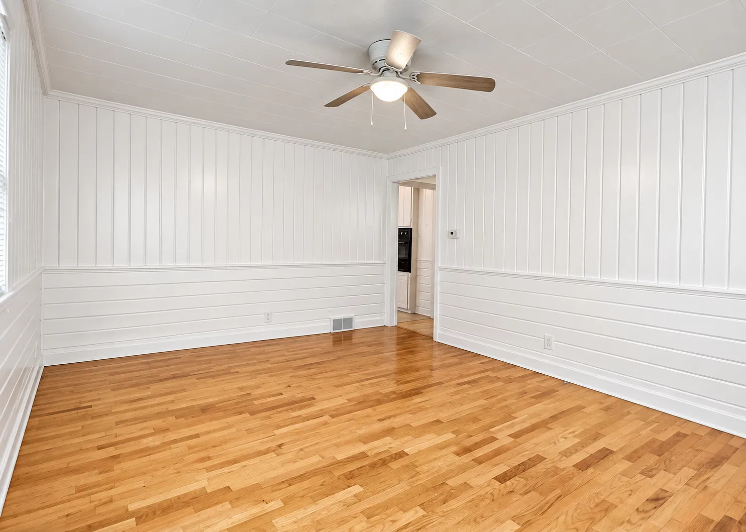 3 bed, 988 sqft, $1,450 — Photo 2