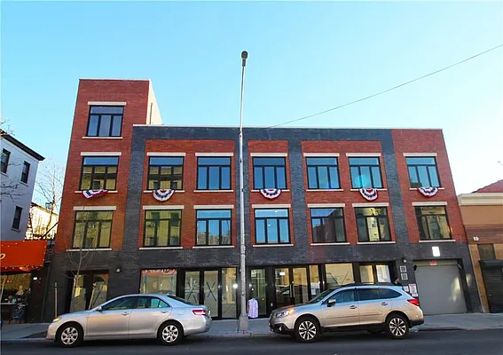 Sold by Momentum Real Estate LLC | media 1