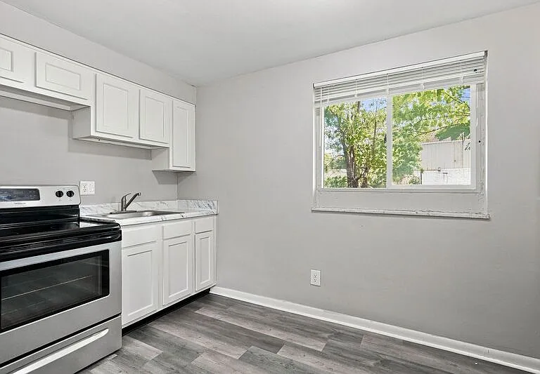 141 Stevens Ave — Photo 6