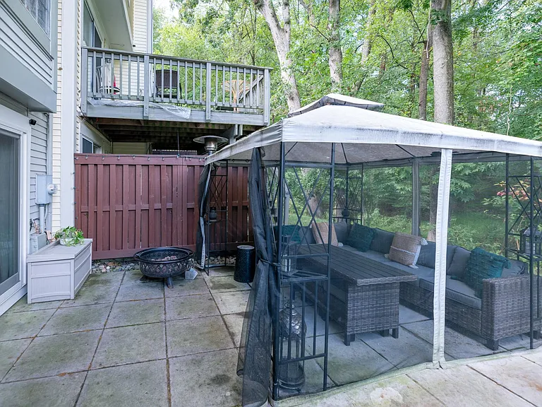 1527 Casino Cir — Photo 44