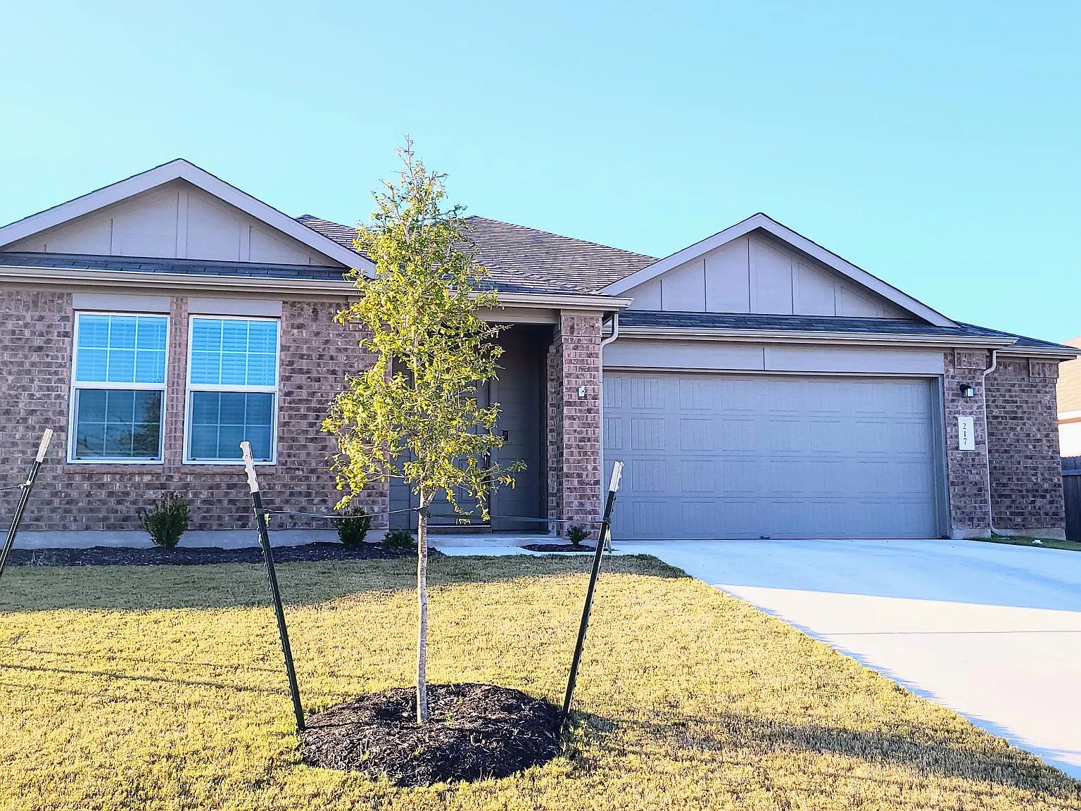 4 bed, 2290 sqft, $2,245 — Photo 3