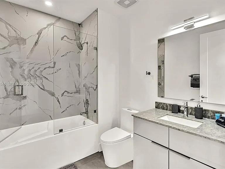 2100 Miami Rd #204 — Photo 23