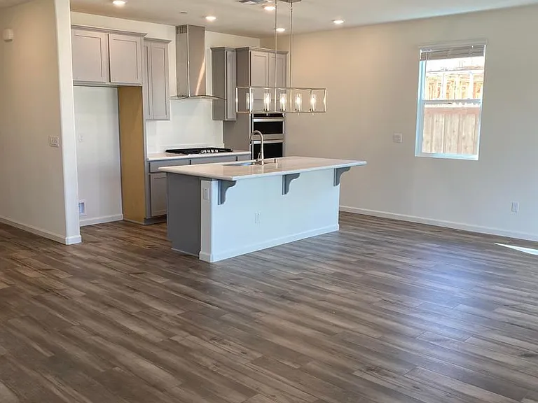 830 Valencia St — Photo 3