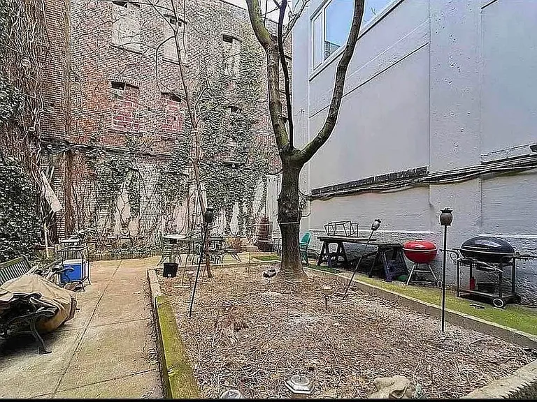 621 W 51st St #1W — Photo 9