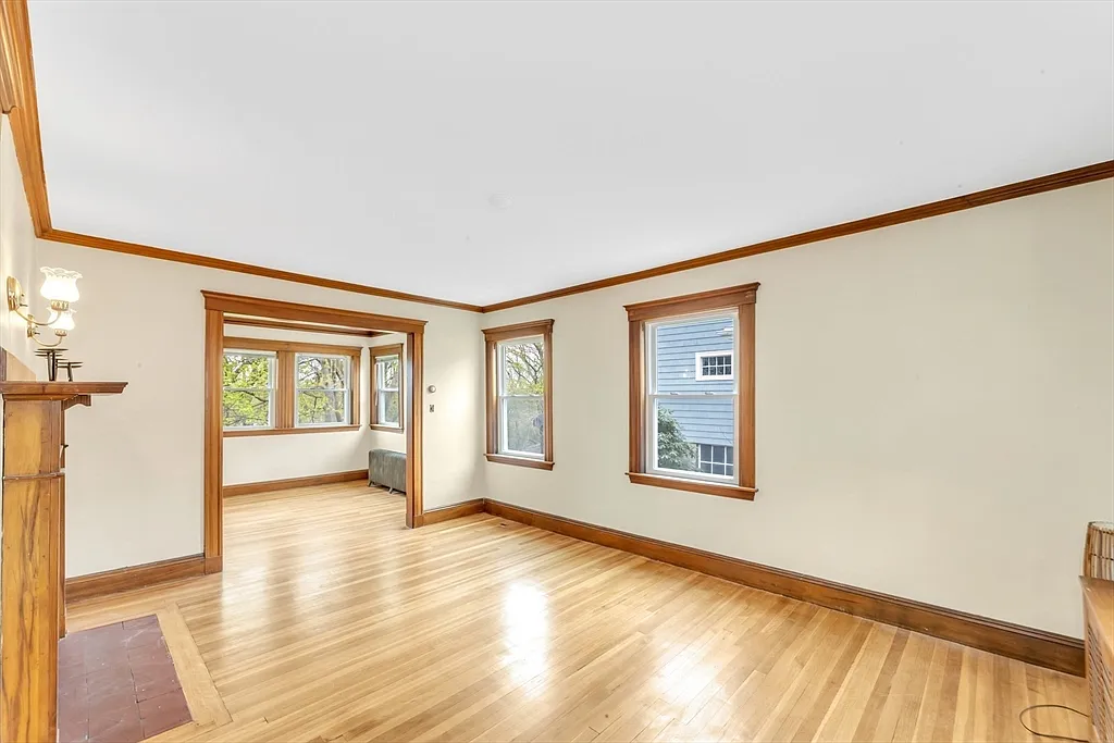 3 bed, 1.5 bath, 1500 sqft, $5,000 — Photo 3