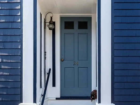 24 Pearl St #3, Marblehead, MA 01945