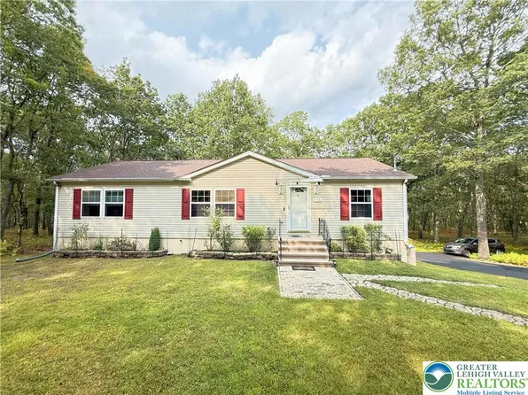 3124 Bluebird Dr, Bushkill, PA 18324