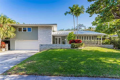 301 Shore Dr E Photo 1