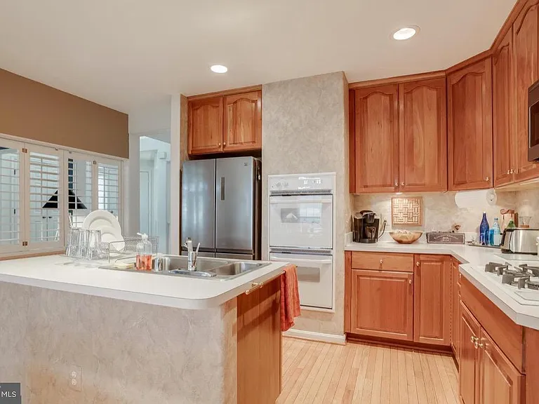 9810 Bolton Village Ct — Photo 8