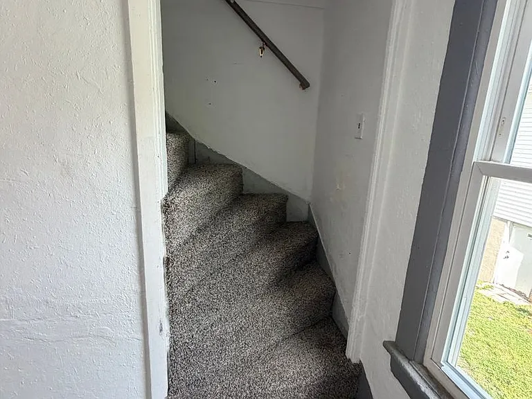 917 Gilbert Ct — Photo 12