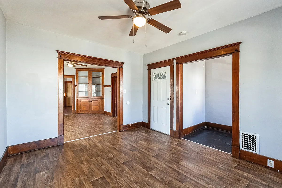 Building Photo - 159 Royal Ave #2