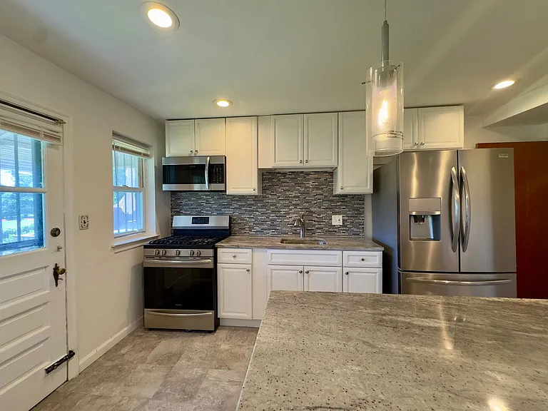 5781 Edgepark Rd — Photo 5
