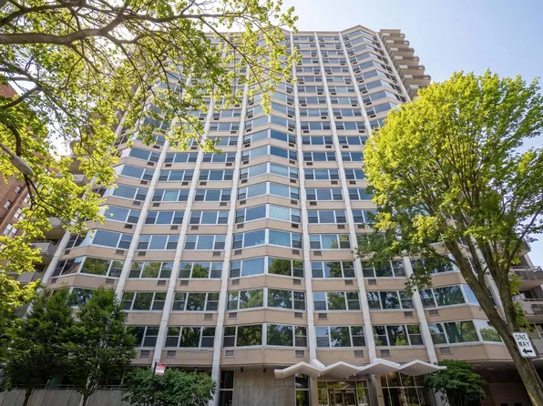 555 W Cornelia Ave APT 512, Chicago, IL 60657