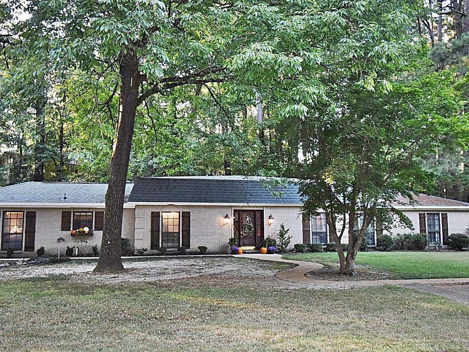 1st image of 1305 Pinecrest Dr