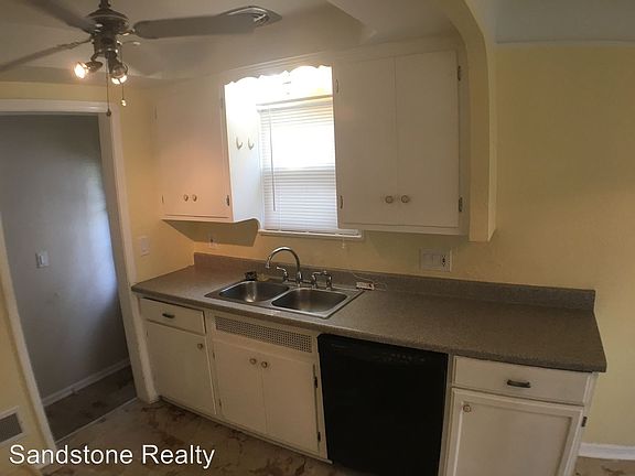 4th image of 8806 Pinegrove Ave