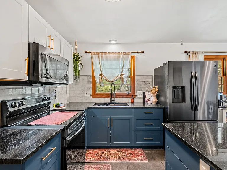 1416 University Dr — Photo 10